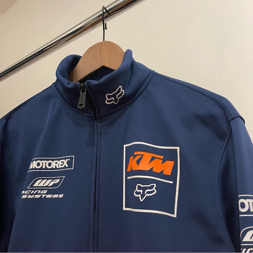 Men's Blue and Orange Jacket - Picture 6 of 10
